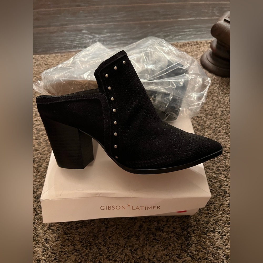 BNIB Gibson Latimer Mules.   Size 7.5